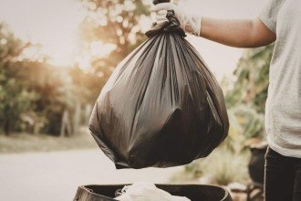 O segredo antigo para nunca mais ter mau cheiro na lixeira da cozinha
