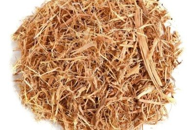 Utilizado há séculos em diferentes culturas, o alcaçuz é uma planta medicinal bastante conhecida por suas propriedades terapêuticas e pelo uso no tratamento de diversos problemas de saúde. Assim, ele se destaca, principalmente, por seus efeitos no sistema digestivo e respiratório. Mas, apesar dos benefícios, o uso do alcaçuz exige cuidados, já que pode provocar efeitos colaterais quando consumido de forma inadequada. Por isso, entender suas funções, formas de uso e possíveis riscos é essencial.
 -  (crédito: Divulgação)