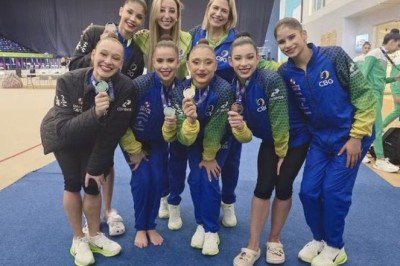 O dia 19 de abril foi o último da terceira etapa da Copa do Mundo de Ginástica Rítmica 2026, disputada em Baku, no Azerbaijão. A data ficou marcada pela conquista de uma medalha de prata para o Brasil na prova das cinco bolas. O conjunto brasileiro formado por Maria Eduarda Arakaki, Maria Paula Caminha, Mariana Gonçalves, Julia Kurunczi e Sofia Pereira ficou atrás apenas da equipe de Israel. Esse não foi o primeiro pódio do Brasil em etapas de Copa do Mundo nesta temporada. Em Tashkent, no Uzbeq -  (crédito: Divulgac?a?o/CBG)