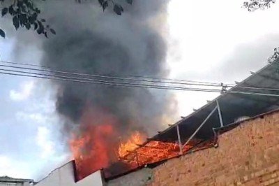Incêndio atingiu supermercado em Teófilo Otoni -  (crédito: Jose Prado Reportagem/divulgação)