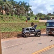 Motorista sem cinto de segurança morre em batida com carreta na BR-040 - PRF/Divulgação