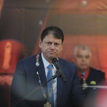 Tarcísio defende liberdade ao ganhar medalha em Ouro Preto - Alexandre Guzanshe/EM/D.A Press