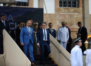 Governador e ex-governador dividiram a cerimônia ontem em Ouro Preto -  (crédito: Alexandre Guzanshe/EM/D.A)