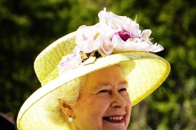 Elizabeth II completaria 100 anos em 21 de abril de 2026, data que marca um século de seu nascimento. A monarca entrou para a história como a mais longeva e a de reinado mais extenso do Reino Unido. Sua trajetória atravessou décadas de transformações políticas e sociais, consolidando seu papel como figura central da monarquia.
Elizabeth II morreu numa quinta-feira, dia 08/09/2022, aos 96 anos. A informação na época foi divulgada na conta oficial da Família Real no Twitter (hoje X).  -  (crédito: WikiImages por Pixabay)