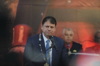 Diante de autoridades e convidados, Tarcísio de Freitas abriu a fala destacando o papel histórico dos mineiros na construção do país -  (crédito: Alexandre Guzanshe/EM/D.A Press)