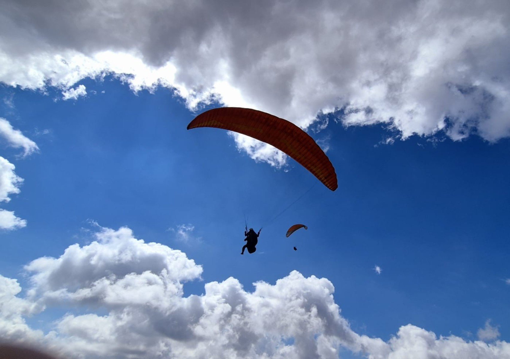 O abraço simbólico na Serra da Moeda aconteceu na rampa de voo livre do Topo do Mundo, em Brumadinho, na Grande BH