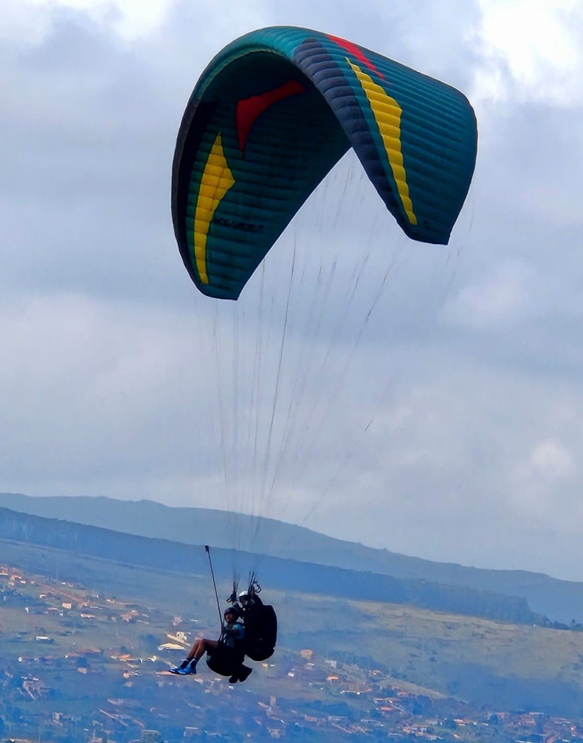 O abraço simbólico na Serra da Moeda aconteceu na rampa de voo livre do Topo do Mundo, em Brumadinho, na Grande BH