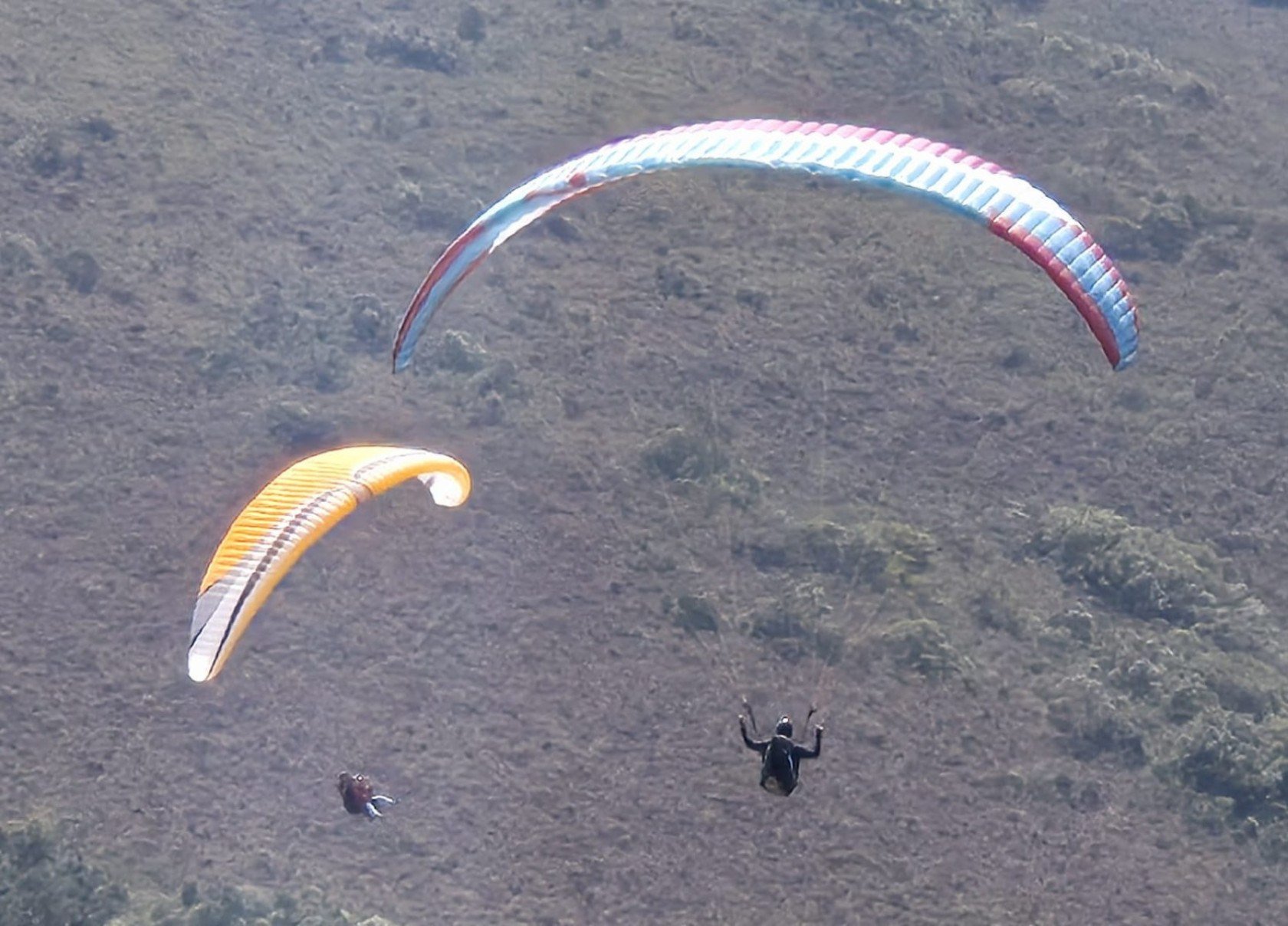 O abraço simbólico na Serra da Moeda aconteceu na rampa de voo livre do Topo do Mundo, em Brumadinho, na Grande BH