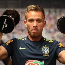 Dois ex-jogadores da Seleção são citados em escândalo de prostituição, diz agência - No Ataque Internacional