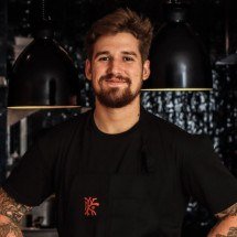 Conheça o chef de 29 anos que é a aposta do Guia Michelin no Brasil - Yasmin Alves/Divulgação