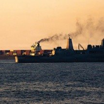 Irã ataca navios no estreito de Hormuz após Trump estender trégua - AFP