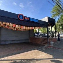 Irmãos mortos em BH: marcas de tiros e sangue em bar na Pampulha; confira - Edésio Ferreira/EM/D.A.Press