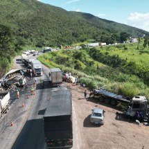 BR-381 é liberada após cinco horas e 10 quilômetros de congestionamento - Leandro Couri/EM/D.A. Press