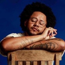 Emicida faz campanha pró-leitura antes de show em Belo Horizonte - Julia Rodrigues/divulgação