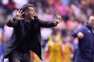 Ex-técnico do Cruzeiro não resiste a 9 jogos de seca e cai com vaga no mata-mata