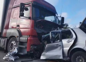 Segundo a  PRF, o acidente mais grave do feriado foi registrado na BR-251, em Salinas, no Norte do estado, em seis pessoas da mesma fam&iacute;lia morreram -  (crédito: Divulga&ccedil;&atilde;o CBMMG)