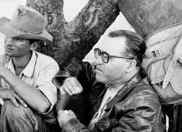 Jo&atilde;o Guimar&atilde;es Rosa com tropeiros, que inspiraram 'Grande sert&atilde;o: Veredas' e outros cl&aacute;ssicos escritos por ele -  (crédito: Eug&ecirc;nio Silva/O Cruzeiro/EM/D.A Press)