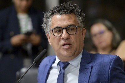 PT prega reedição de frente ampla para ‘derrotar extrema direita’ -  (crédito: Foto: Alessandro Dantas/PT no Senado)