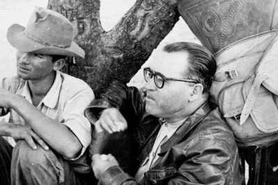 Jo&atilde;o Guimar&atilde;es Rosa com tropeiros, que inspiraram 'Grande sert&atilde;o: Veredas' e outros cl&aacute;ssicos escritos por ele -  (crédito: Eug&ecirc;nio Silva/O Cruzeiro/EM/D.A Press)