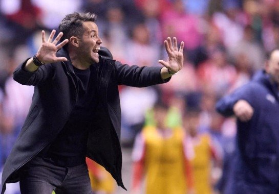 Ex-técnico do Cruzeiro não resiste a 9 jogos de seca e cai com vaga no mata-mata