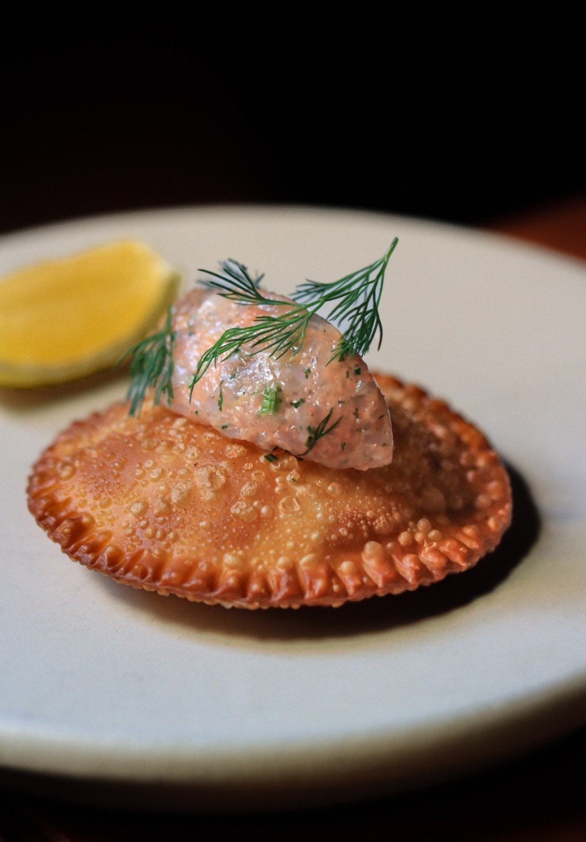 Pastel de queijo mascarpone com crudo de lagostim 