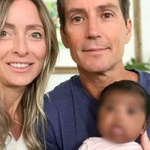 Casal branco processa clínica por erro após bebê in vitro nascer asiática - Fox35/Reprodução de vídeo