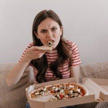 Gosto ruim na boca, um sintoma típico de sinusite - Freepik