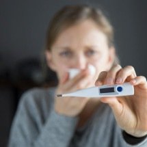 Sintomas da malária podem ser confundidos e atrasar diagnóstico - katemangostar/FreePik