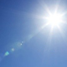 Por que a pele solta depois da queimadura solar: como a radiação UV ativa a defesa celular e inicia a descamação - Portal Giro 10