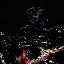 Drones iluminam o céu e relatos de milagres marcam Dia de São Jorge no Rio; veja imagens - Tupi