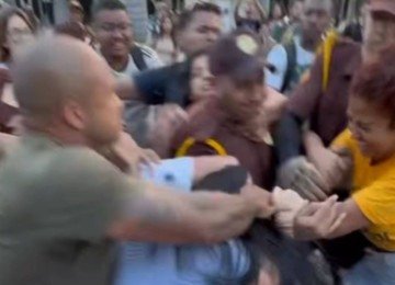 Seguranças da UFMG pediram que dupla bolsonarista deixasse o local após cenas de violência -  (crédito: Instagram/Reprodução)