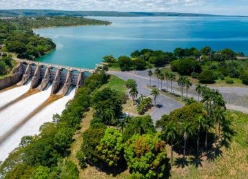 Usina Hidrelétrica de Três Marias chegou a 101% da capacidade e está vertendo água

  -  (crédito: Glenio Campregher – 27/3/24)