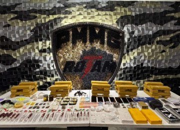 Entre as drogas apreendidas teve maconha, cocaína, ice, crumble, dry, crack, ecstasy e lança-perfume  -  (crédito: PMMG/Reprodução)