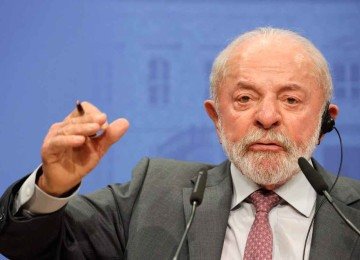 Lula diz que só decidirá ser mesmo candidato em junho -  (crédito: ODD ANDERSON/AFP)