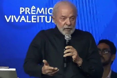 Lula discursa na cerim&ocirc;nia de entrega do pr&ecirc;mio Vivaleitura -  (crédito: Reprodu&ccedil;&atilde;o/Youtube LulaOficial)