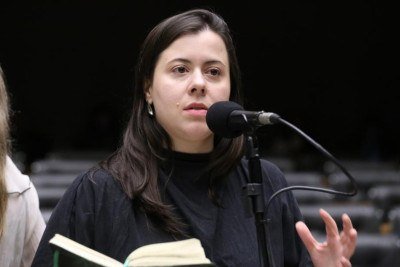 Deputada federal Sâmia Bomfim (Psol-SP) criticou posicionamento de parlamentares da direita contra o fim da escala 6x1 -  (crédito: Kayo Magalhães / Câmara dos Deputados)