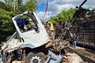A batida aconteceu na manh&atilde; desta quinta-feira (23/4), por volta das 4h -  (crédito: CBMMG)
