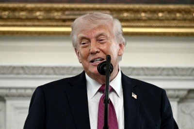 Trump discursa na Casa Branca, em Washington, DC, em 21 de abril de 2026 -  (crédito: BRENDAN SMIALOWSKI / AFP)