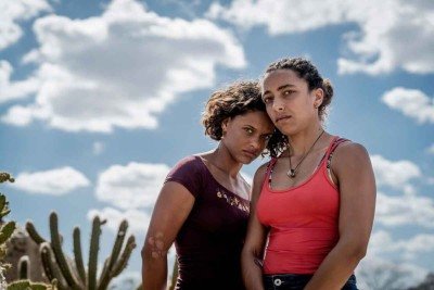 Thainá Duarte e Alice Carvalho interpretam Dilvânia e Dinorah, mulheres às voltas com o luto e a violência em 'Cangaço novo' -  (crédito: Prime Video/Divulgação)
