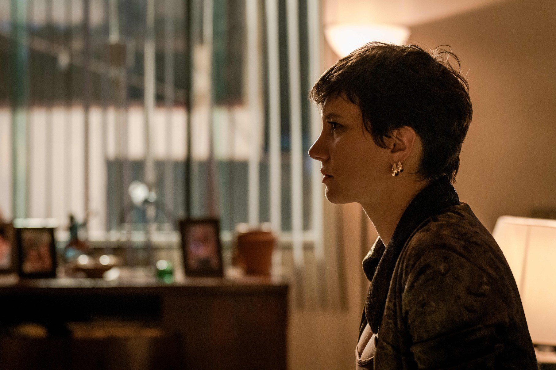 Geise (Lorena Comparato) é esposa de Evandro. A personagem evoluiu de dona de casa para figura central nos negócios do tráfico.