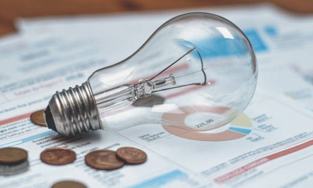 7 aparelhos inteligentes para ter em casa e reduzir a conta de luz - iStock