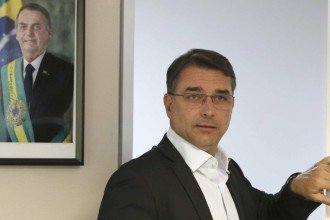 Flávio Bolsonaro diz que ‘o Pix é nosso’ e que vai negociar com EUA e China