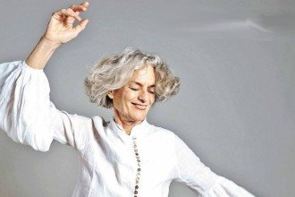 Inés Garland expõe fissuras de uma sexagenária na menopausa