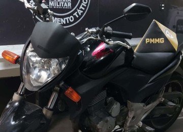 Um dos suspeitos foi preso em uma pátio na região de Venda Nova. Ele estava sob posse de uma moto e de uma porção de drogas  -  (crédito: PMMG / Reprodução )