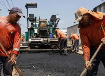 Profissional que trabalha mais tem salário 58% menor, em média, diz estudo -  (crédito: imagem gerada por IA/Acervo Estado de Minas)