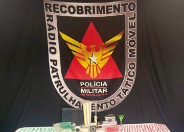 Mais de mil pedras de crack e outras drogas são apreendidas em Patrocínio, no Triângulo Mineiro. -  (crédito: PMMG)
