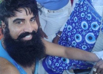 Vizinhos teriam visto um homem saindo com uma televisão da casa da vítima, que também era diretor artístico -  (crédito: Reprodução/Redes Sociais)