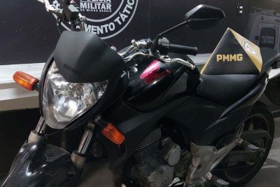 Um dos suspeitos foi preso em uma pátio na região de Venda Nova. Ele estava sob posse de uma moto e de uma porção de drogas  -  (crédito: PMMG / Reprodução )
