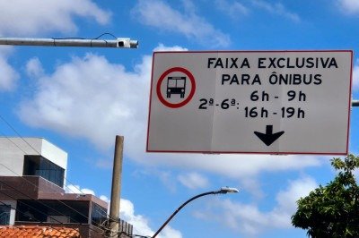 CÃ¢meras instaladas nas ruas Niquelina e Domingos Vieira fazem parte do sistema de semÃ¡foros inteligentes  -  (crédito: Jair Amaral/EM/D.A Press)