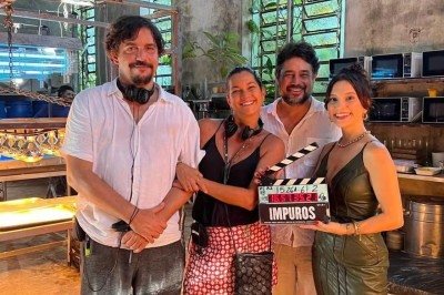 Diretores Tomás Portella, Tatiana Verano e René Sampaio com a atriz Lorena Comparato no 'laboratório de refino', cenário de 'Impuros' -  (crédito: Divulgação)